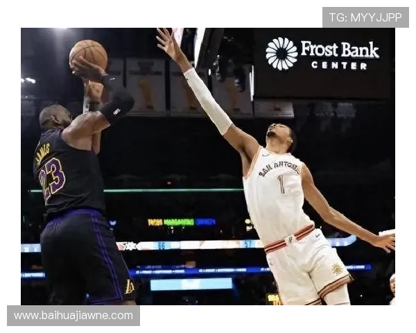 福克斯称赞文班亚马是顶尖球员强调团队合作的重要性